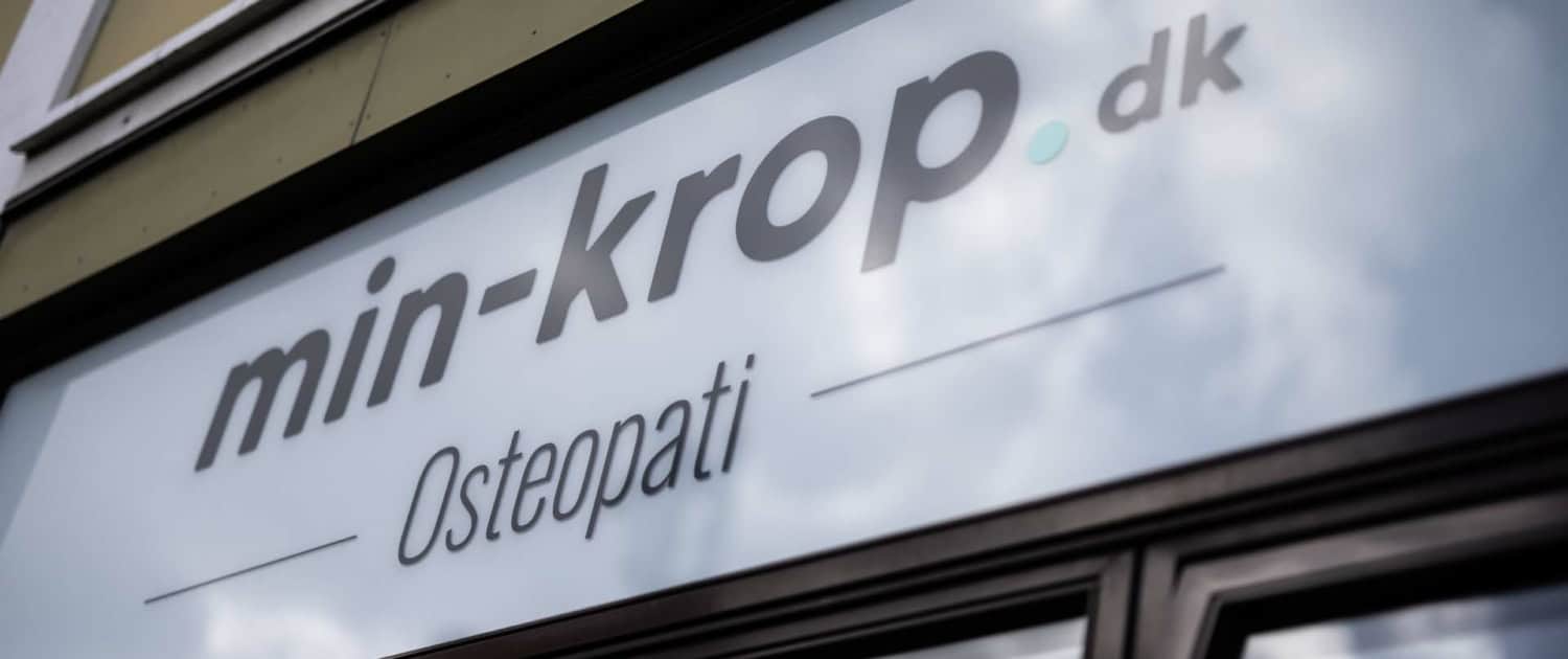 Facaden af en behandler, der udfører erektil dysfunktion behandling.